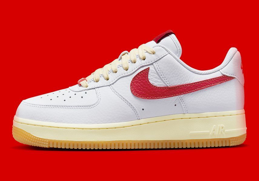Жіночі кросівки Nike WMNS AIR FORCE 1 07 (FN3493-100) FN3493-100 фото