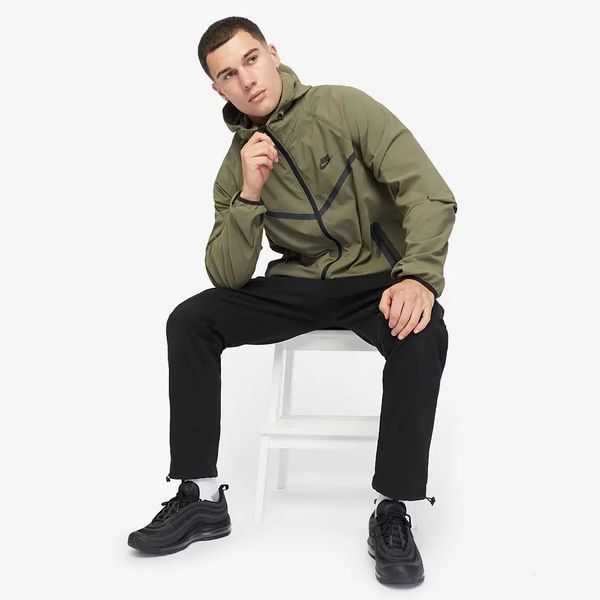 Мужская куртка Nike Tech Woven Full Zip Windrunner HM7151-223 фото