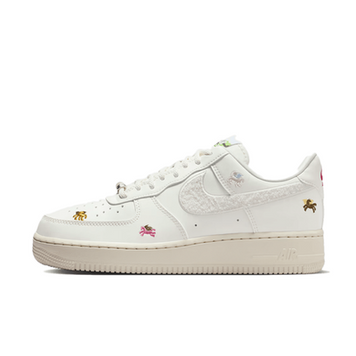 Женские кроссовки W NIKE AIR FORCE 1 (IQ1143-100) IQ1143-100 фото